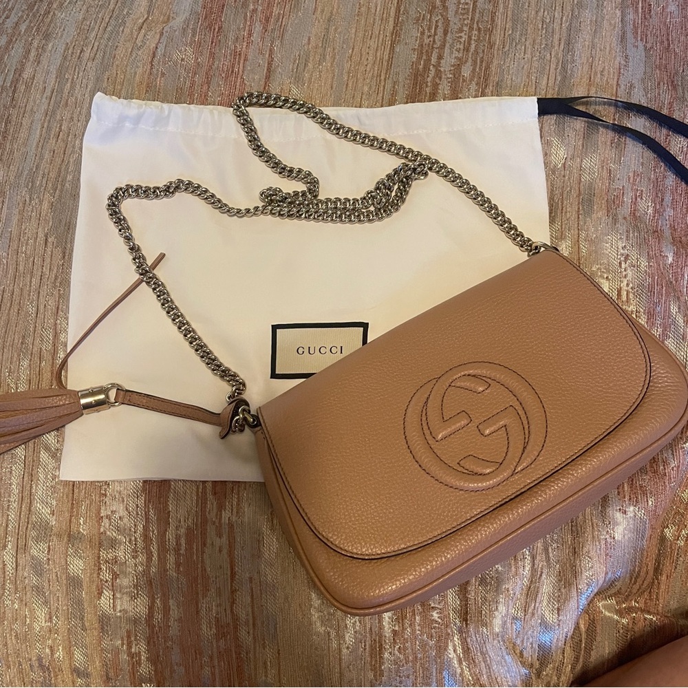 Gucci tan leather medium soho chain flap crossbody